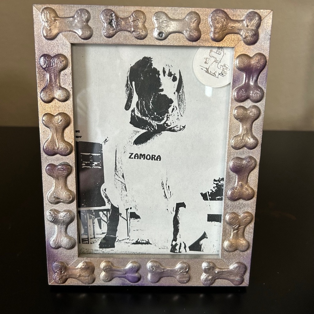 Zamora Dog Frame. NWOT
